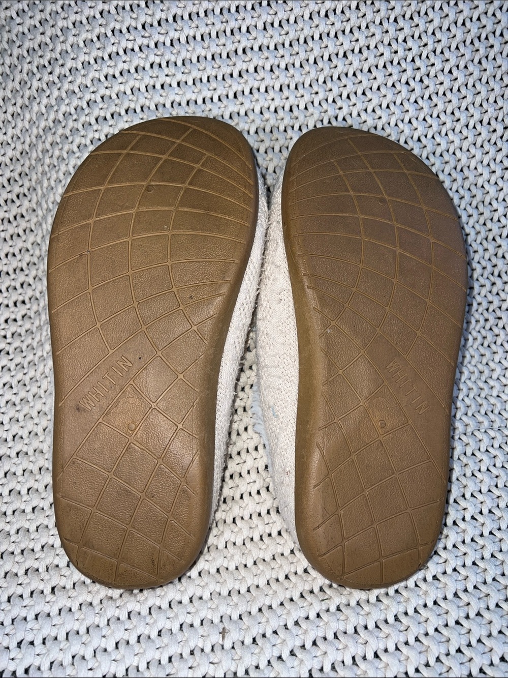 Cozy Beige Women’s Slipper Clogs with Faux Fur Trim - Picture 3 of 5